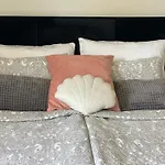 Charming For 6-8 People Villa Moss
