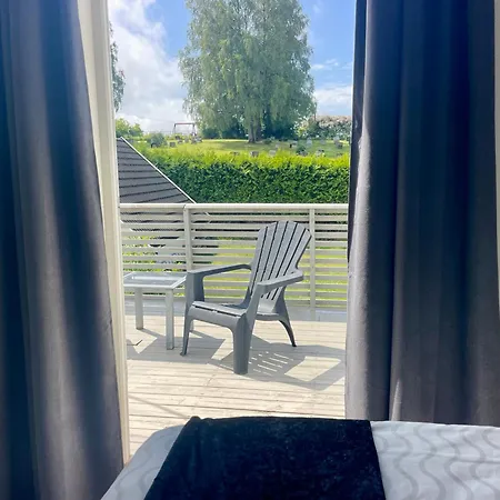 Βίλα Charming For 8 People Moss