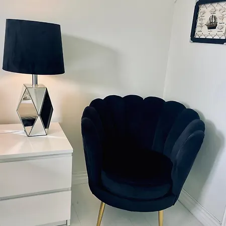 Βίλα Charming For 8 People Moss