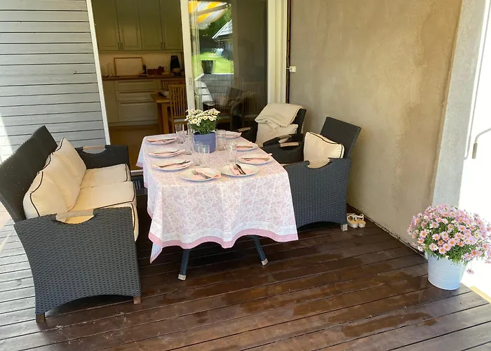 Villa Charming For 6-8 People *