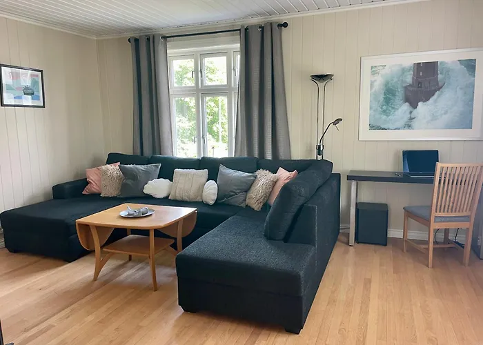 Villaer Charming For 8 People Moss