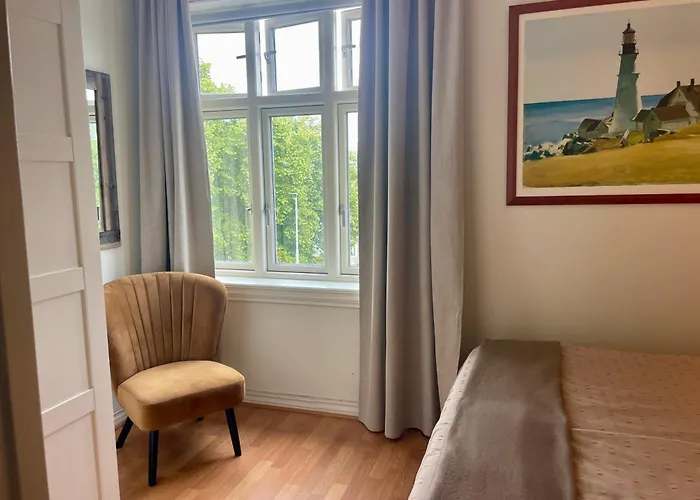 Villa Charming For 6-8 People *